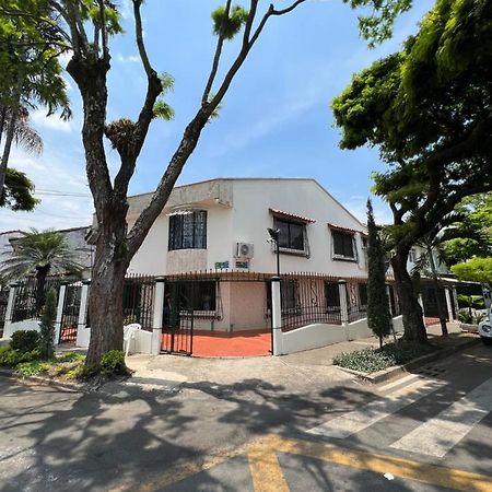 Casa Hotel Flor Del Valle 卡利 外观 照片