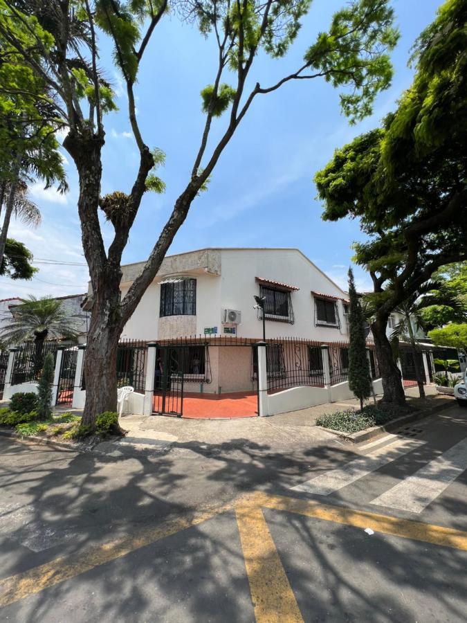 Casa Hotel Flor Del Valle 卡利 外观 照片